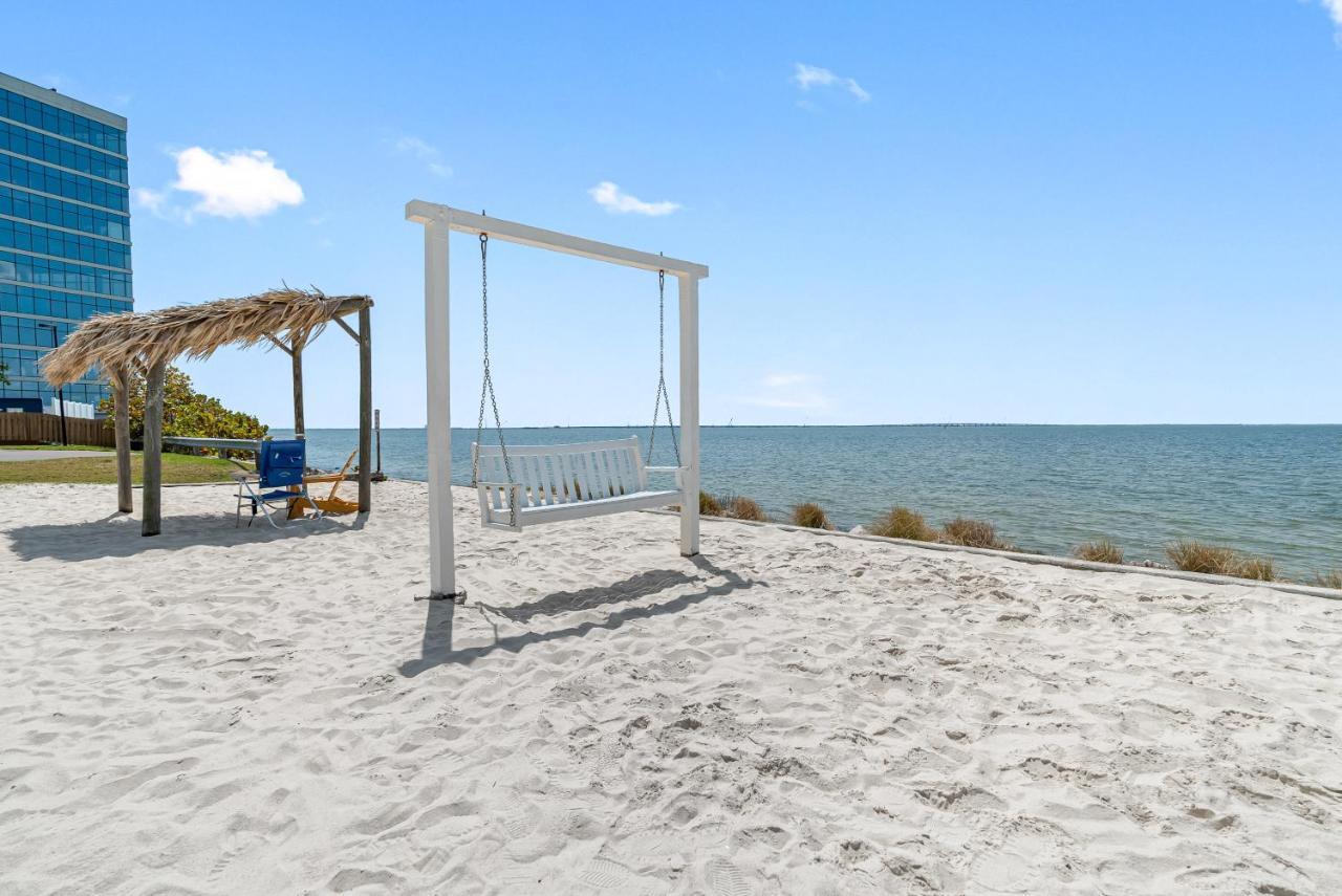 Bay Views From Your Balcony Beach Resort Tampa Extérieur photo